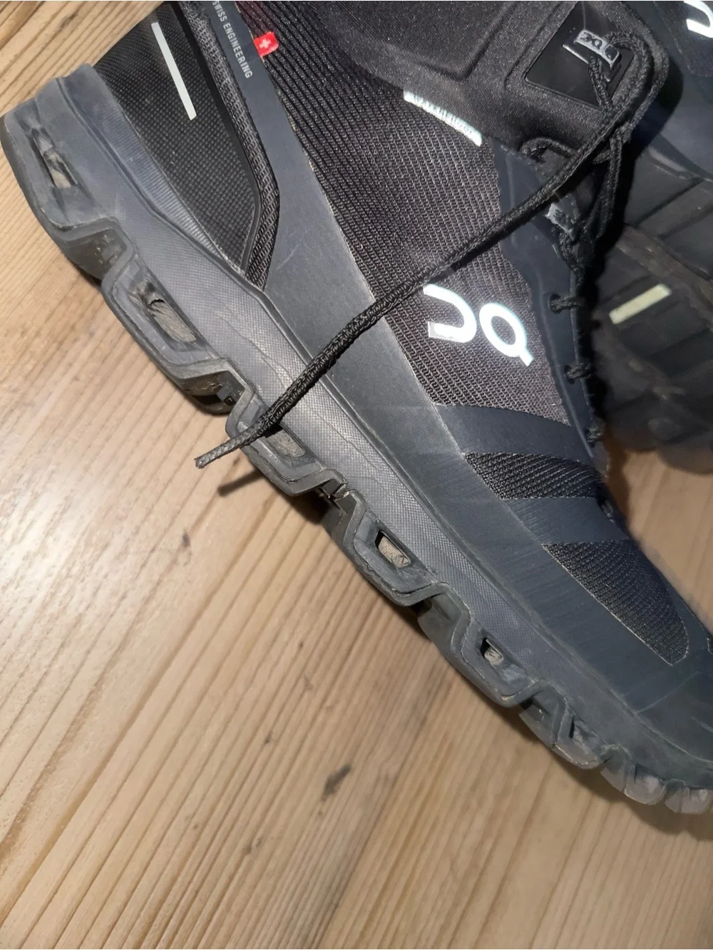 On Running Men's Black High-Top Trail Boots